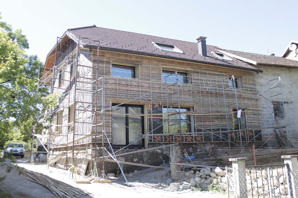 Isolation par l'extérieur, houâte de cellulose, enduit à la chaux sur lattis